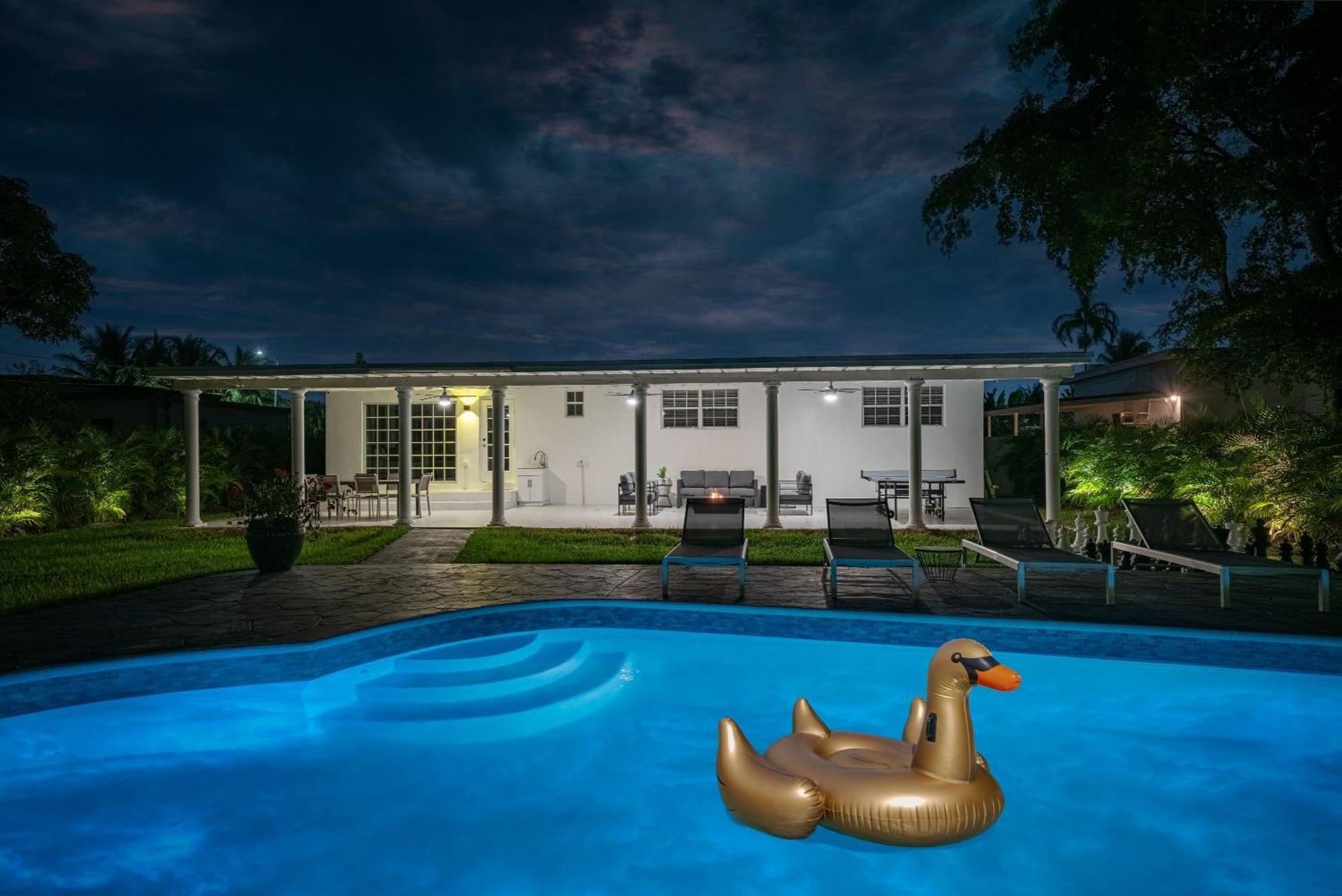 Villa New Tropical Oasis Retreat In Miami Extérieur photo