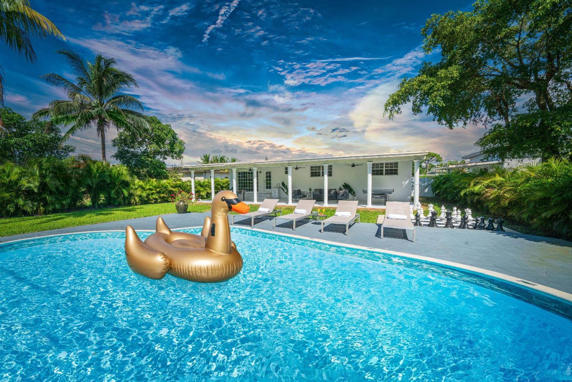 Villa New Tropical Oasis Retreat In Miami Extérieur photo